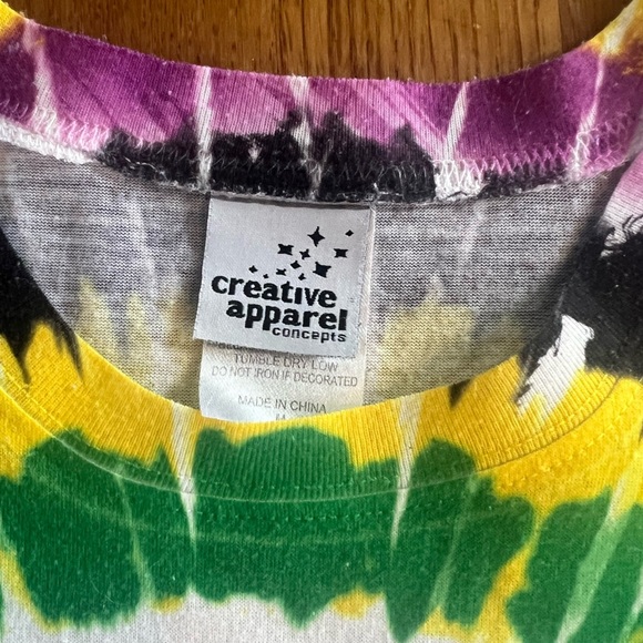 Mardi Gras Fleur de Lis ladies tee. Purple green and gold. Medium.Good condition - Picture 6 of 9